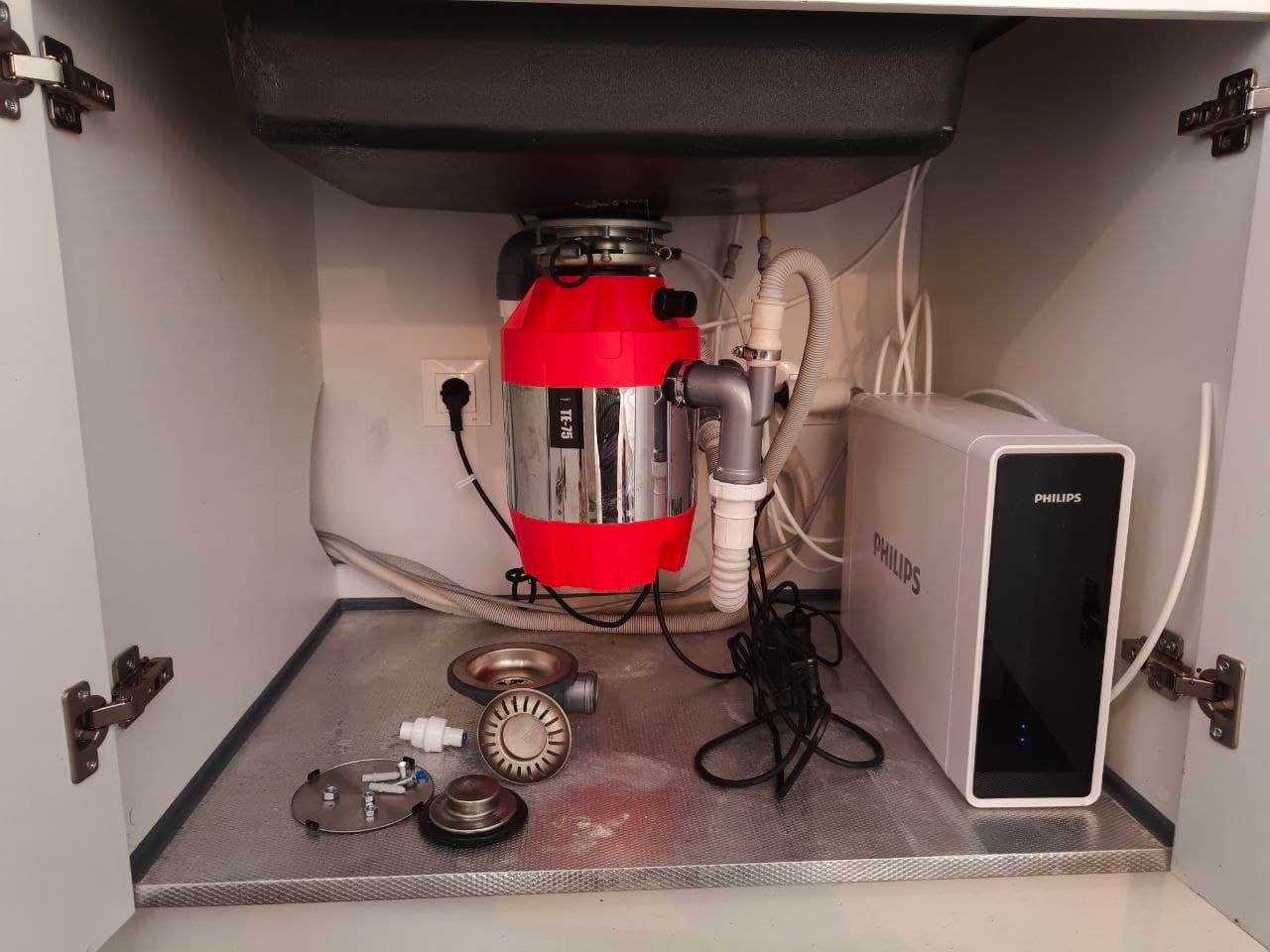 Triturador y ósmosis inversa · Garbage disposal and reverse osmosis