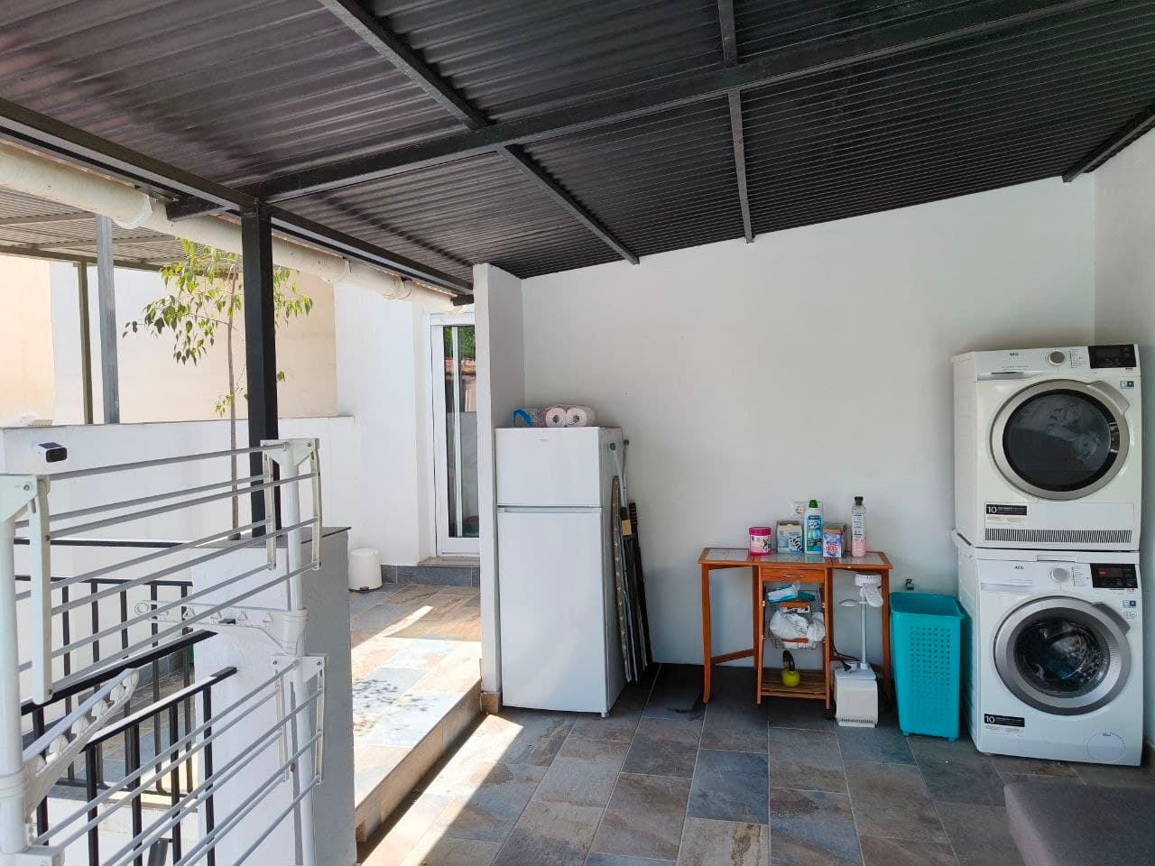 Terraza cubierta · Covered terrace