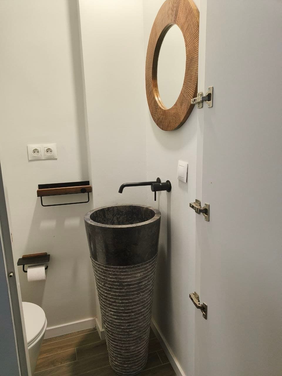Aseo de huéspedes · Guest toilet